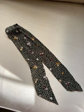 Madewell Dark Green Floral Hair Twilly Scarf